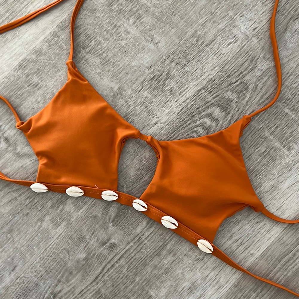 Keyhole bathing suit top